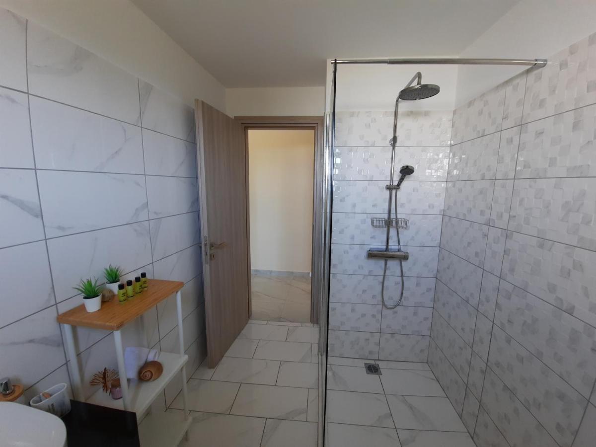 Freesia Grand Sea View Residence 斯沃伦塔 外观 照片